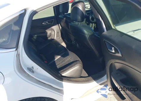 2015 Chrysler 200 C z USA, uszkodzony, nr VIN 1C3CCCCG5FN706590